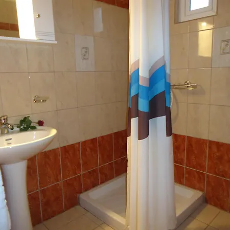 アパートホテル Valentino & 4*